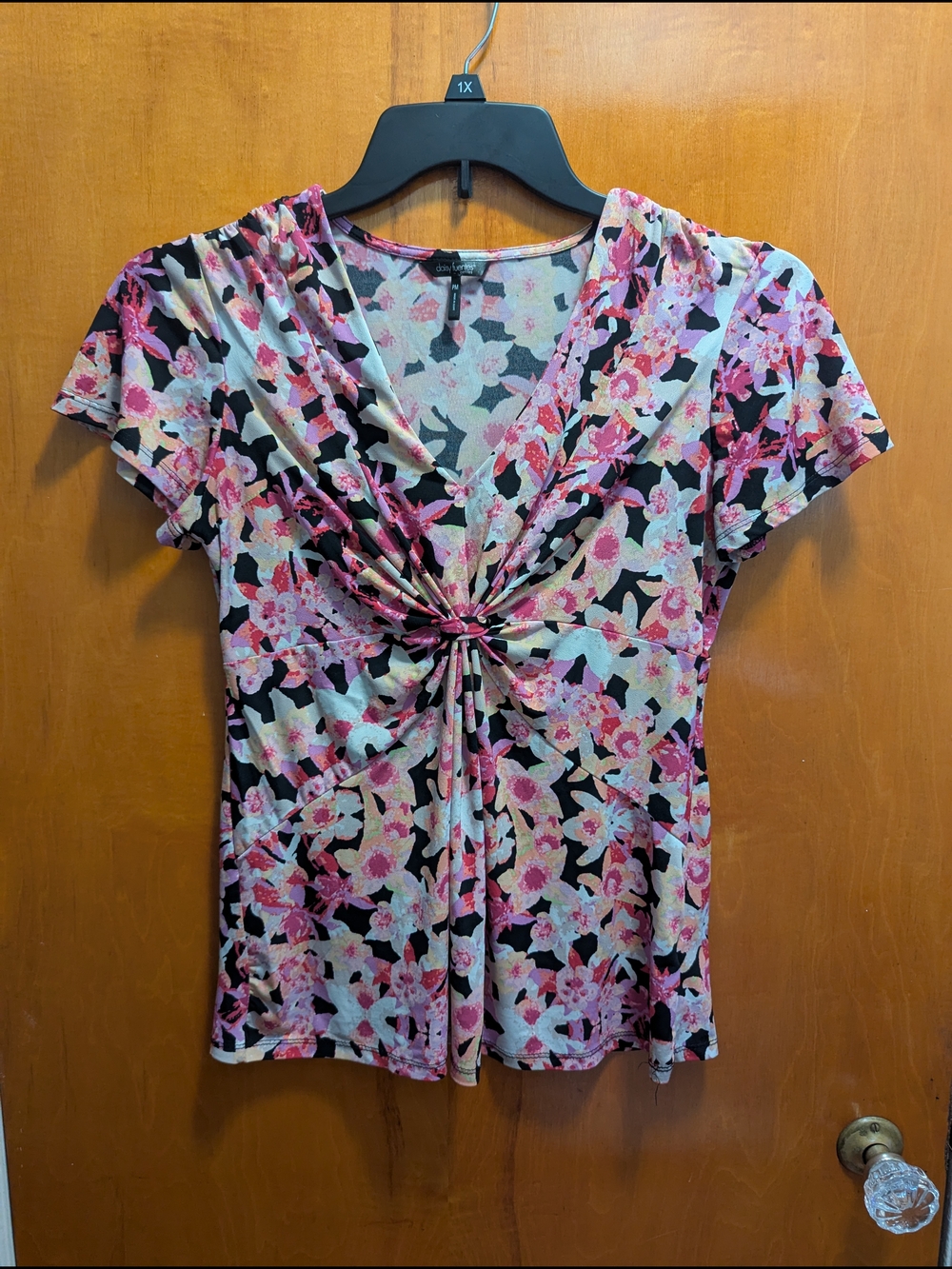 Daisy Fuentes Pink Floral Twist-Front V-Neck Tee